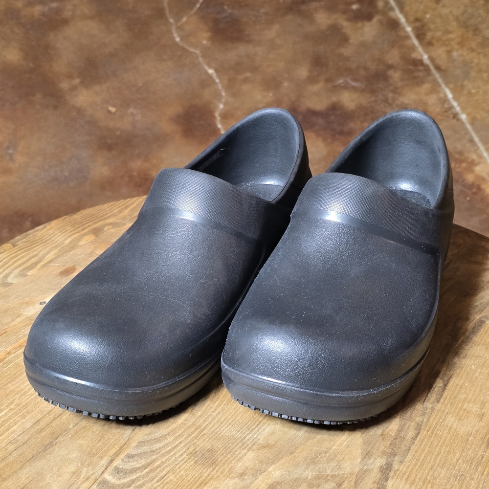 Crocs Neria Pro II Work Clogs Black Women’s Size 11 Like New No Insoles